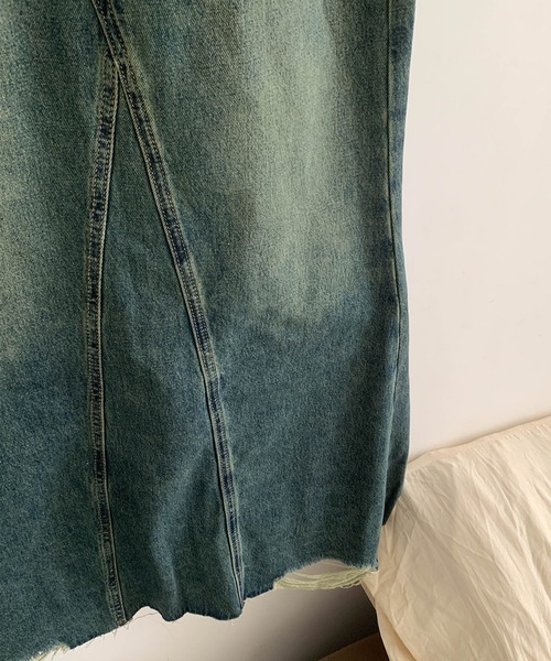 aimoha（アイモハ）の「【aimoha】フリンジヘムフレアデニムスカート（デニムスカート・レディース・ブルー・SMALL/MEDIUM/LARGE/X-LARGE）」の3枚目の写真