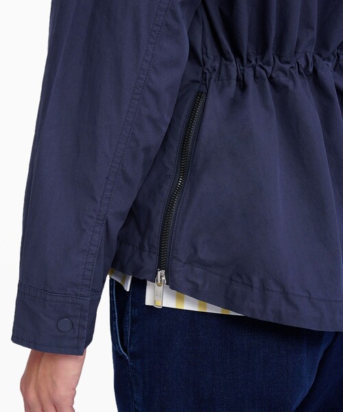 AIGLE(エーグル)の「UPF40 UVカット オーガニックコットン フーデッドジャケット(マウンテンパーカー・レディース・ダークブルー/ダークグリーン/オフホワイト・36/40/38)」の10枚目の写真