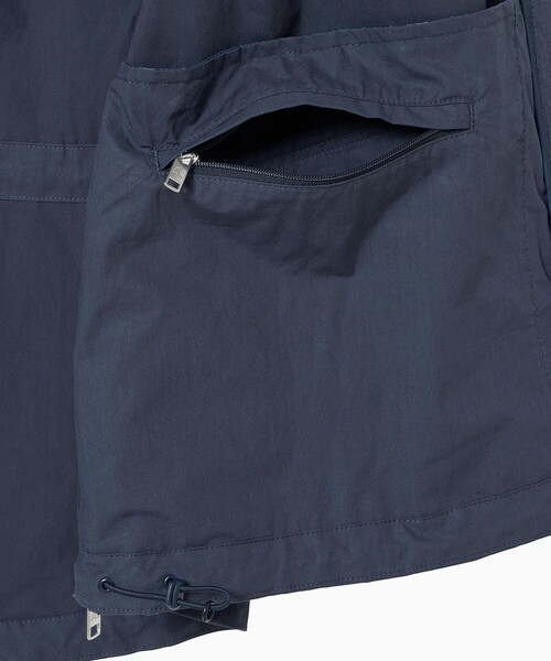 AIGLE(エーグル)の「UPF40 UVカット オーガニックコットン フーデッドジャケット(マウンテンパーカー・レディース・ダークブルー/ダークグリーン/オフホワイト・36/40/38)」の5枚目の写真