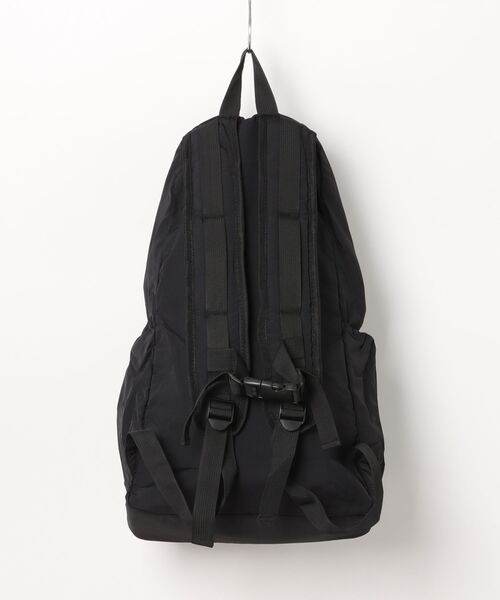 Q（キュー）の「ドローストリングバックパック（バックパック/リュック・レディース・ベージュ/ブラック・ONE SIZE）」の5枚目の写真