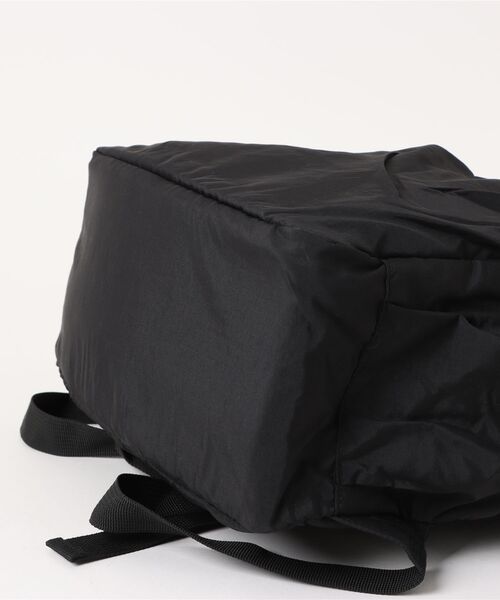 Q（キュー）の「ドローストリングバックパック（バックパック/リュック・レディース・ベージュ/ブラック・ONE SIZE）」の6枚目の写真