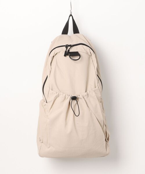 Q（キュー）の「ドローストリングバックパック（バックパック/リュック・レディース・ベージュ/ブラック・ONE SIZE）」の3枚目の写真