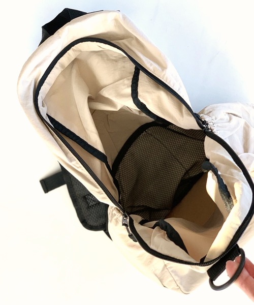 Q（キュー）の「ドローストリングバックパック（バックパック/リュック・レディース・ベージュ/ブラック・ONE SIZE）」の11枚目の写真