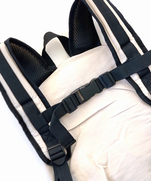 Q（キュー）の「ドローストリングバックパック（バックパック/リュック・レディース・ベージュ/ブラック・ONE SIZE）」の12枚目の写真