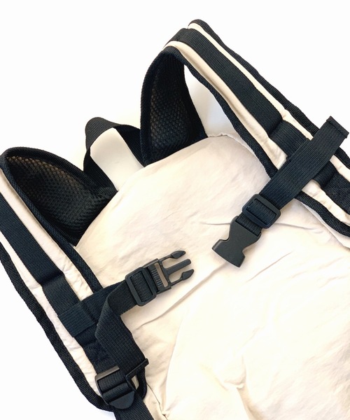 Q（キュー）の「ドローストリングバックパック（バックパック/リュック・レディース・ベージュ/ブラック・ONE SIZE）」の13枚目の写真