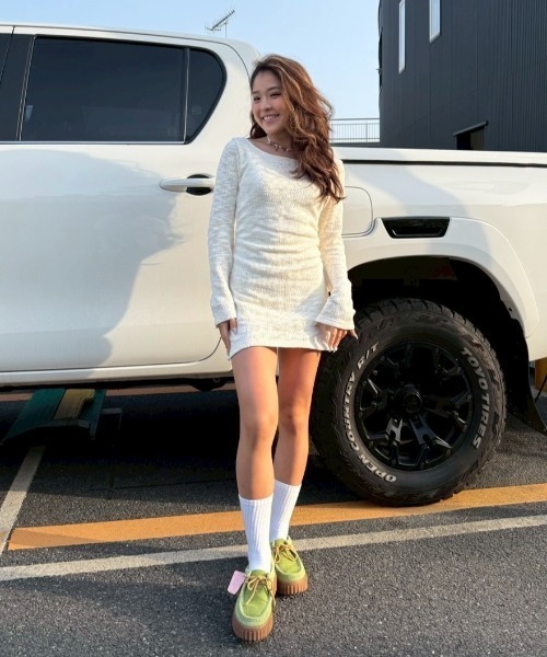 INTER FACTORY(インターファクトリー)の「moeka-sunoutfit ギャザーミニワンピース made in INTERFACTORY(ワンピース・レディース・カーキ/アイボリー・SMALL/MEDIUM)」の7枚目の写真