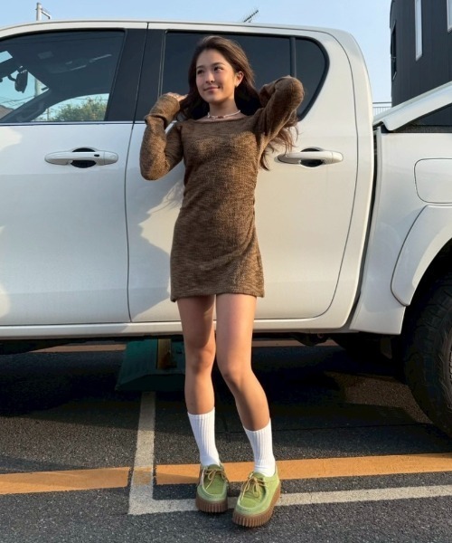 INTER FACTORY(インターファクトリー)の「moeka-sunoutfit ギャザーミニワンピース made in INTERFACTORY(ワンピース・レディース・カーキ/アイボリー・SMALL/MEDIUM)」の11枚目の写真
