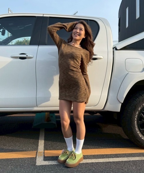 INTER FACTORY(インターファクトリー)の「moeka-sunoutfit ギャザーミニワンピース made in INTERFACTORY(ワンピース・レディース・カーキ/アイボリー・SMALL/MEDIUM)」の12枚目の写真