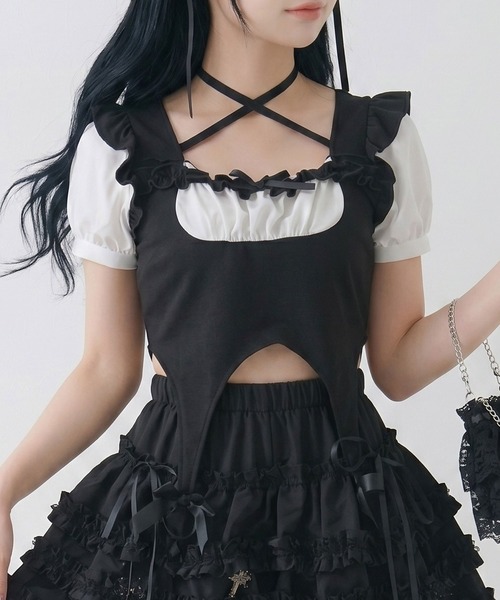 Diable baiser(ディアブルベーゼ)の「メイド風バスト盛り半袖カットソー【大きいサイズ有】(Tシャツ/カットソー・レディース・ブラック/ホワイト・3L/LL/LARGE/MEDIUM/SMALL)」の2枚目の写真