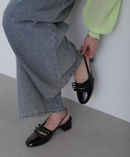 FREE'S MART（フリーズマート）の「バイカラーリボンパンプス（パンプス・レディース・ベージュ/ホワイト/ブラック・MEDIUM/SMALL）」の7枚目の写真