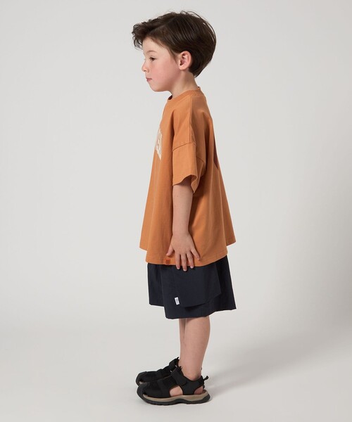 UNIVERSAL OVERALL(ユニバーサルオーバーオール)の「【別注】<UNIVERSAL OVERALL>UT シャツ / キッズ 100cm-130cm(Tシャツ/カットソー・キッズ・ダークオレンジ/ダークブラウン/ダークグレー・XS(100-110cm)/S(120-130cm))」の9枚目の写真