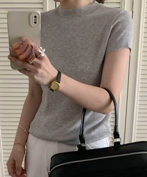 aimoha(アイモハ)の「【aimoha】バックボタンデザイン半袖ハイネックトップス (SS)(Tシャツ/カットソー・レディース・ブラック/その他/チョコ/ライトグレー/ピンク/モカ/ダークベージュ/ベージュ・FREE)」の3枚目の写真
