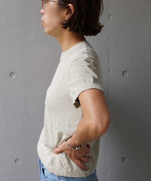 ATON(エイトン)の「ATON (エイトン) FRESCA SINGLE JERSEY/COMPACT T-SHIRT(Tシャツ/カットソー・レディース・ホワイト/モスグリーン/ベージュ/ピンク系その他3/ブルー系その他3・2)」の11枚目の写真