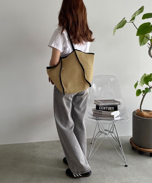 210nouve（トゥージュヌーブ）の「ペーパー編み配色パイピングトートバッグ（かごバッグ・レディース・パープル/イエロー/ピンク/ブラック・FREE）」の7枚目の写真