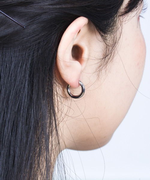 【男女兼用】Tom Woodトムウッド フープラージ ピアス 光沢感】Tom Woodトムウッド アイスフープラージ ピアス (Tom