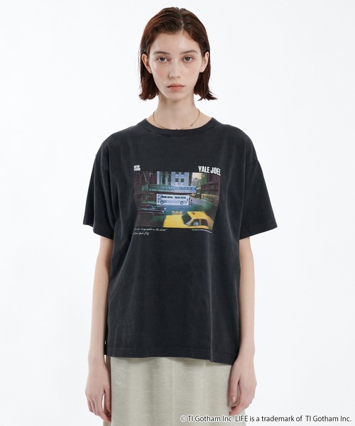 GOOD ROCK SPEED(グッドロックスピード)の「【別注】PUBLIC TOKYO×GOOD ROCK SPEED×LIFE PICTURE COLLECTION Tシャツ (LIFE PC YALE JOEL TEE)(Tシャツ/カットソー・レディース・ダークグレー/ホワイト・FREE)」の5枚目の写真