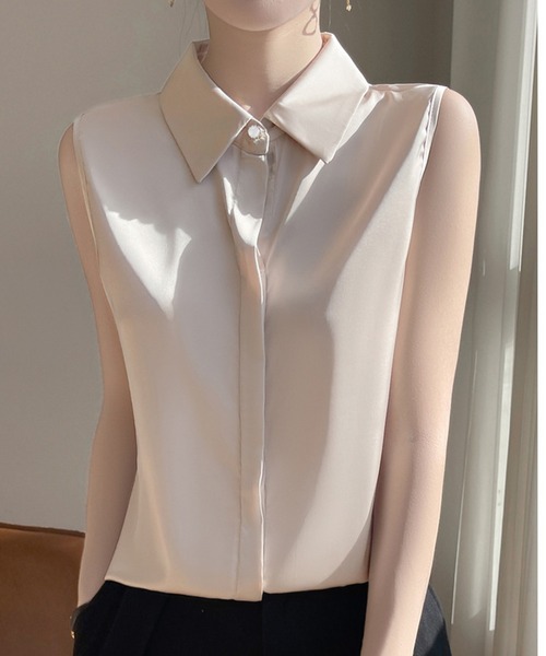 DAY CLOSET(デイ クローゼット)の「【大きいサイズ有】きれいめ サテン風 ラウンドヘム ノースリーブ ブラウス レディース(シャツ/ブラウス・レディース・ブラック/ブルーグレー/ブラウン/ホワイト/ピンクベージュ・XL/M/L/S/2XL)」の9枚目の写真