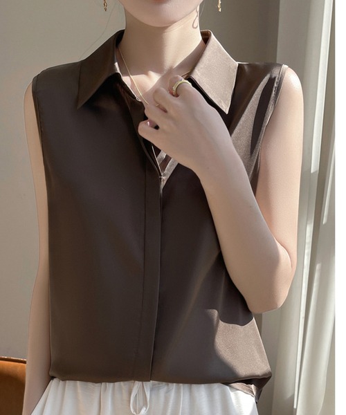 DAY CLOSET(デイ クローゼット)の「【大きいサイズ有】きれいめ サテン風 ラウンドヘム ノースリーブ ブラウス レディース(シャツ/ブラウス・レディース・ブラック/ブルーグレー/ブラウン/ホワイト/ピンクベージュ・XL/M/L/S/2XL)」の7枚目の写真