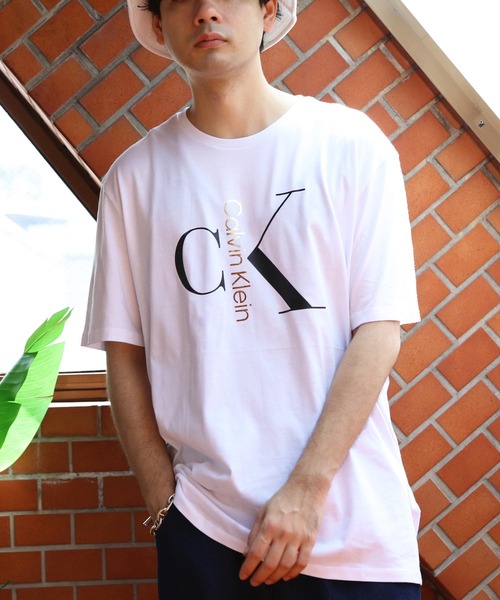 Calvin Klein(カルバン・クライン)の「Calvin Klein モノグラム半袖Tシャツ(Tシャツ/カットソー・メンズ・ホワイト系その他/ブラック・SMALL/MEDIUM/LARGE/X-LARGE)」の1枚目の写真