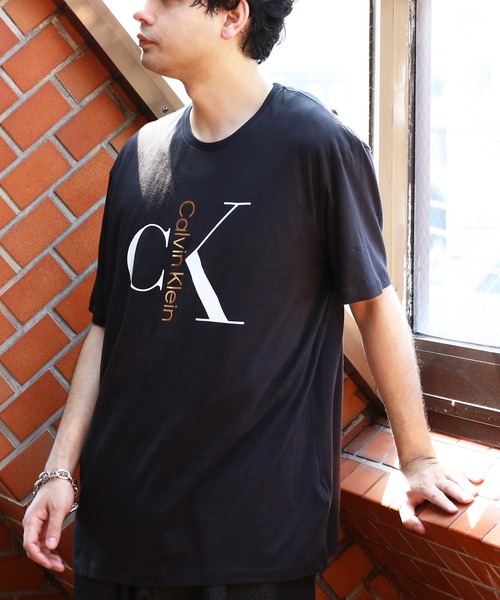 Calvin Klein(カルバン・クライン)の「Calvin Klein モノグラム半袖Tシャツ(Tシャツ/カットソー・メンズ・ホワイト系その他/ブラック・SMALL/MEDIUM/LARGE/X-LARGE)」の2枚目の写真