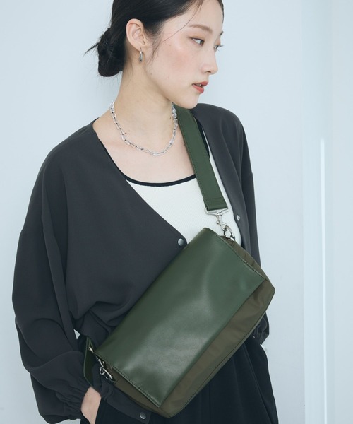 LEPSIM（レプシィム）の「【お気に入り登録数3万突破】【500mlペットボトルも入る】フラップボディバッグ　574895（ショルダーバッグ・レディース・ライトグレー/ブラック/ガンメタ/グレー系その他/マルチ/ライトブラウン/ブラック系その他/カーキ・ONE SIZE）」の6枚目の写真