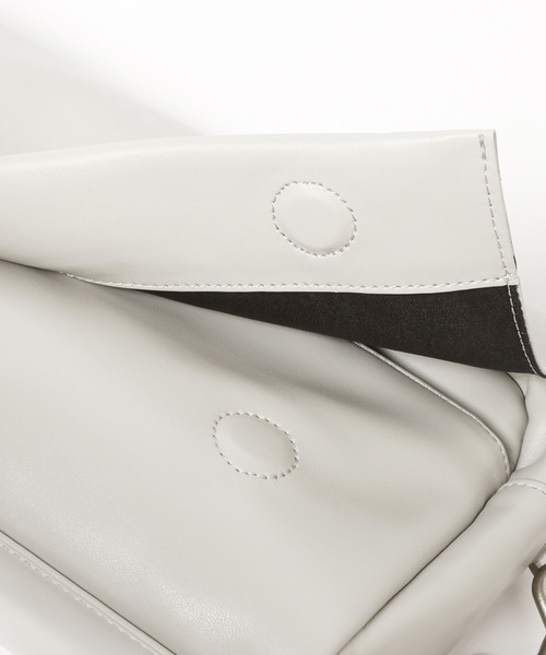 LEPSIM（レプシィム）の「【お気に入り登録数2万突破】【500mlペットボトルも入る】フラップボディバッグ　574895（ショルダーバッグ・レディース・ライトグレー/ブラック/ガンメタ/グレー系その他/マルチ/ライトブラウン/ブラック系その他・ONE SIZE）」の15枚目の写真