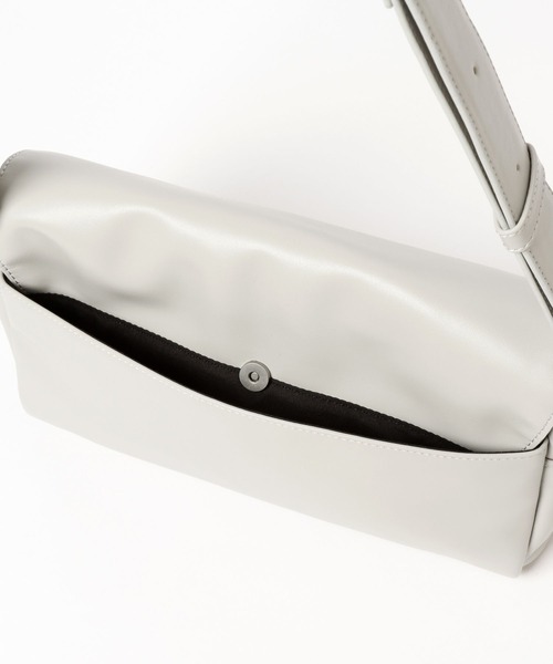 LEPSIM（レプシィム）の「【お気に入り登録数2万突破】【500mlペットボトルも入る】フラップボディバッグ　574895（ショルダーバッグ・レディース・ライトグレー/ブラック/ガンメタ/グレー系その他/マルチ/ライトブラウン/ブラック系その他・ONE SIZE）」の17枚目の写真