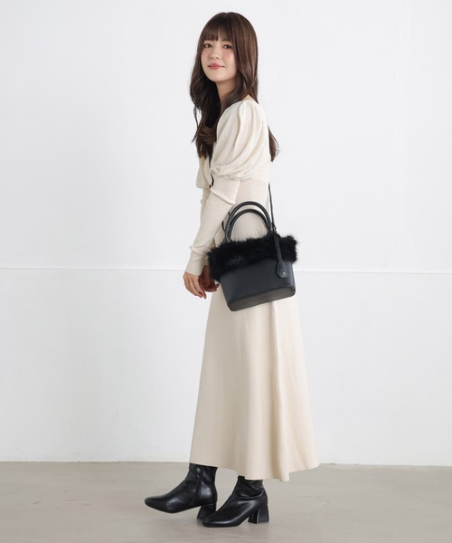ALTROSE(アルトローズ)の「【500mlペットボトル収納可】フェイクファー チャーム付き 2way トート ショルダーバッグ レイア(トートバッグ・レディース・ブラック/アイボリー/グレー/ベージュ・FREE)」の15枚目の写真
