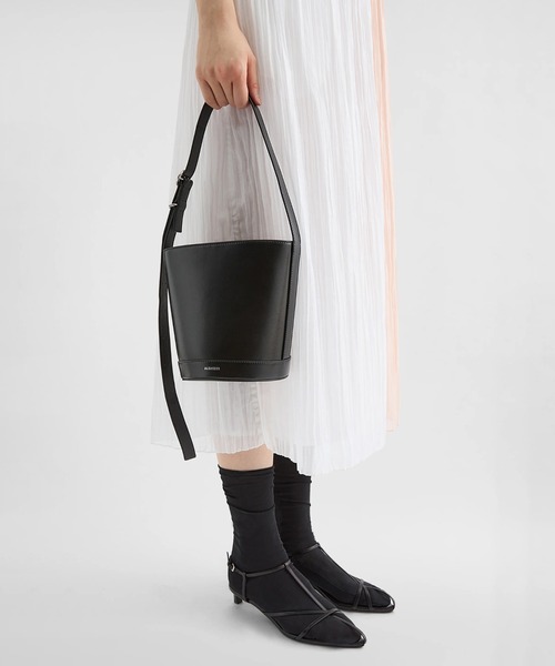 JIL SANDER(ジルサンダー)の「CANNOLO BUCKET(ショルダーバッグ・レディース・ブラック/グレー系/パープル系・UNI)」の5枚目の写真