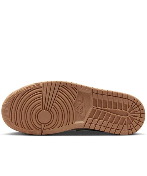 JORDAN BRAND（ジョーダンブランド）の「エア ジョーダン 1 LOW ウィメンズシューズ / Air Jordan 1 Low Women's Shoes DC0774-130 Light Orewood Brown（スニーカー・レディース・ブラウン系その他・22.5/23/24.5/25/25.5/26/23.5/24/22）」の2枚目の写真