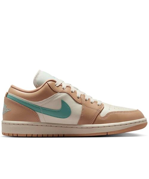 JORDAN BRAND（ジョーダンブランド）の「エア ジョーダン 1 LOW ウィメンズシューズ / Air Jordan 1 Low Women's Shoes DC0774-130 Light Orewood Brown（スニーカー・レディース・ブラウン系その他・22.5/23/24.5/25/25.5/26/23.5/24/22）」の3枚目の写真
