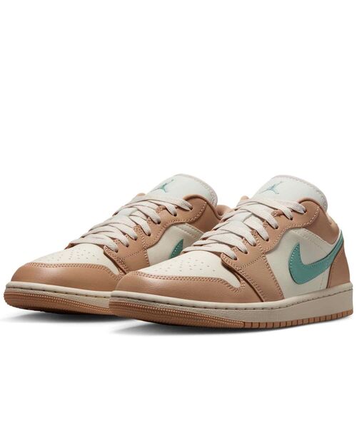 JORDAN BRAND（ジョーダンブランド）の「エア ジョーダン 1 LOW ウィメンズシューズ / Air Jordan 1 Low Women's Shoes DC0774-130 Light Orewood Brown（スニーカー・レディース・ブラウン系その他・22.5/23/24.5/25/25.5/26/23.5/24/22）」の5枚目の写真