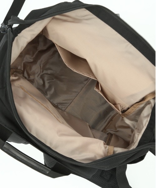 BACKYARD FAMILY(バックヤードファミリー)の「Take Me 3Layer Daypack2(バックパック/リュック・レディース・カーキ/グレー/ネイビー/ベージュ/ブラック・FREE)」の11枚目の写真