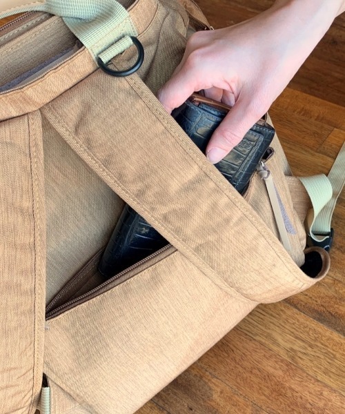 BACKYARD FAMILY(バックヤードファミリー)の「Take Me 3Layer Daypack2(バックパック/リュック・レディース・カーキ/グレー/ネイビー/ベージュ/ブラック・FREE)」の20枚目の写真