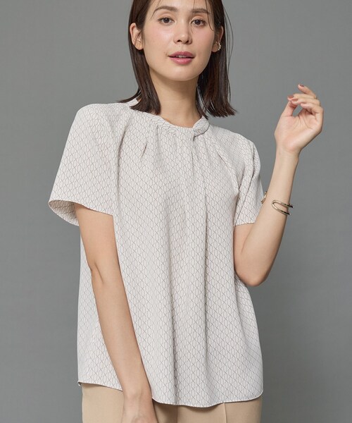 INDIVI（インディヴィ）の「【UVケア】モノグラム ボウタイデザインブラウス（シャツ/ブラウス・レディース・ベージュ系その他3/ホワイト系3/ホワイト・40/38/36/19/15 /13/05/03）」の3枚目の写真