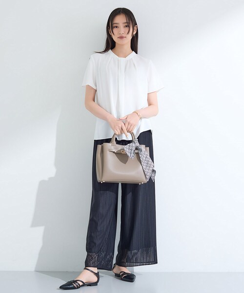 INDIVI（インディヴィ）の「【UVケア】モノグラム ボウタイデザインブラウス（シャツ/ブラウス・レディース・ベージュ系その他3/ホワイト系3/ホワイト・40/38/36/19/15 /13/05/03）」の19枚目の写真