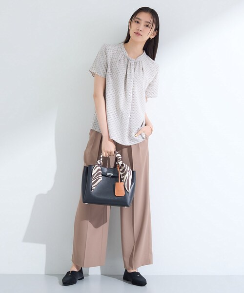 INDIVI（インディヴィ）の「【UVケア】モノグラム ボウタイデザインブラウス（シャツ/ブラウス・レディース・ベージュ系その他3/ホワイト系3/ホワイト・40/38/36/19/15 /13/05/03）」の10枚目の写真