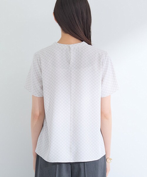 INDIVI（インディヴィ）の「【UVケア】モノグラム ボウタイデザインブラウス（シャツ/ブラウス・レディース・ベージュ系その他3/ホワイト系3/ホワイト・40/38/36/19/15 /13/05/03）」の12枚目の写真