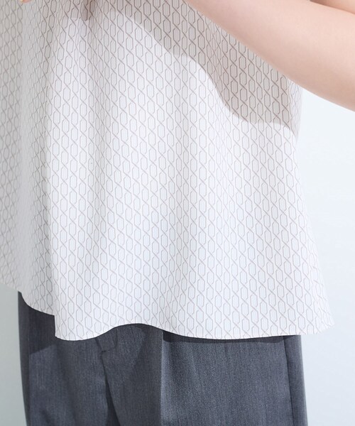 INDIVI（インディヴィ）の「【UVケア】モノグラム ボウタイデザインブラウス（シャツ/ブラウス・レディース・ベージュ系その他3/ホワイト系3/ホワイト・40/38/36/19/15 /13/05/03）」の16枚目の写真