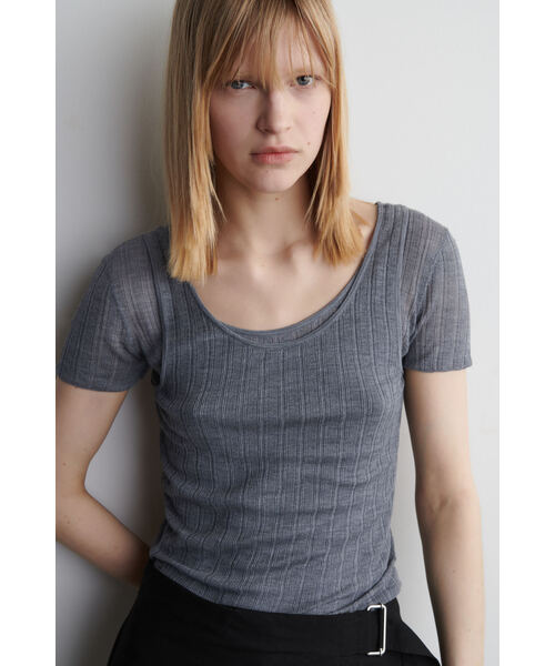 COS（コス）の「リブニットシルクTシャツ（Tシャツ/カットソー・レディース・グレー系その他2・XS/L/S/M）」の5枚目の写真