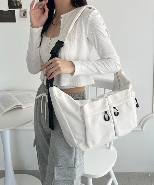 wears(ウェアーズ)の「ダブルポケットボディバッグ ショルダーバッグ(ボディバッグ/ウエストポーチ・レディース・ホワイト/ベージュ/ブラック/カーキ・FREE)」の1枚目の写真