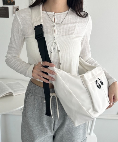 wears(ウェアーズ)の「ダブルポケットボディバッグ ショルダーバッグ(ボディバッグ/ウエストポーチ・レディース・ホワイト/ベージュ/ブラック/カーキ・FREE)」の15枚目の写真