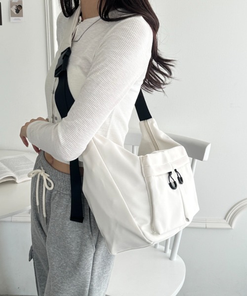 wears(ウェアーズ)の「ダブルポケットボディバッグ ショルダーバッグ(ボディバッグ/ウエストポーチ・レディース・ホワイト/ベージュ/ブラック/カーキ・FREE)」の5枚目の写真