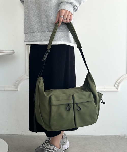 wears(ウェアーズ)の「ダブルポケットボディバッグ ショルダーバッグ(ボディバッグ/ウエストポーチ・レディース・ホワイト/ベージュ/ブラック/カーキ・FREE)」の12枚目の写真