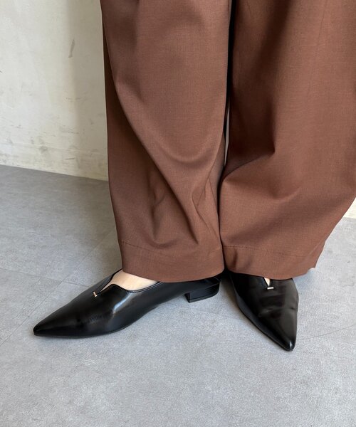 DouDou（ドゥドゥ）の「VカットGOLDモチーフミュール（パンプス・レディース・シルバー/ブラック・24.5cm/24cm/23.5cm/23cm）」の7枚目の写真