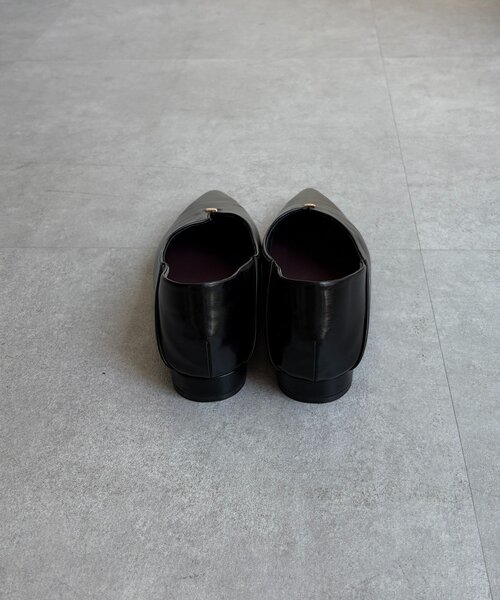 DouDou（ドゥドゥ）の「VカットGOLDモチーフミュール（パンプス・レディース・シルバー/ブラック・24.5cm/24cm/23.5cm/23cm）」の3枚目の写真