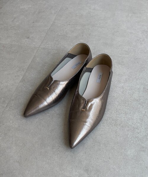 DouDou（ドゥドゥ）の「VカットGOLDモチーフミュール（パンプス・レディース・シルバー/ブラック・24.5cm/24cm/23.5cm/23cm）」の6枚目の写真