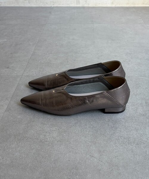 DouDou（ドゥドゥ）の「VカットGOLDモチーフミュール（パンプス・レディース・シルバー/ブラック・24.5cm/24cm/23.5cm/23cm）」の14枚目の写真