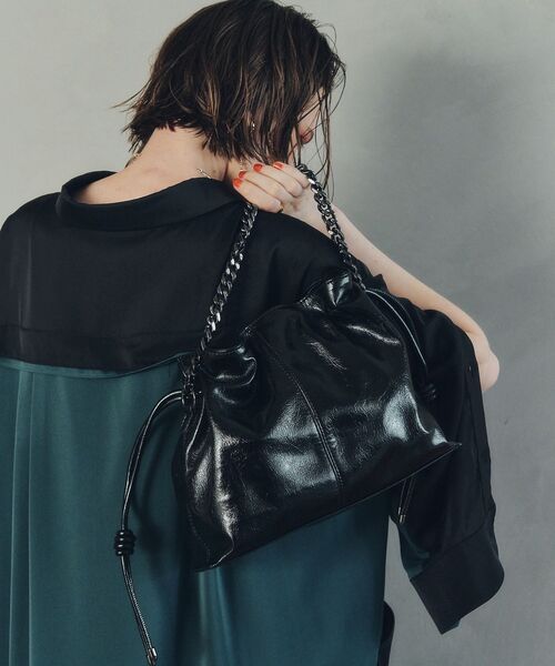 YECCA VECCA（イェッカヴェッカ）の「2wayチェーンギャザーバッグ（ショルダーバッグ・レディース・ブラック/その他6/シルバー系その他/ボルドー・FREE）」の12枚目の写真