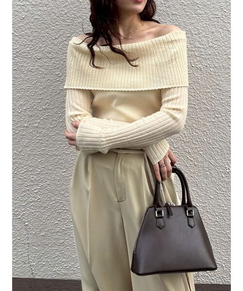 LAGUNAMOON(ラグナムーン)の「シアーオフショルニットプルオーバー(ニット/セーター・レディース・ブラック/クリーム/ホワイト・FREE)」の3枚目の写真